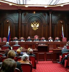 КС РФ запретил замораживать платежи граждан по их кредитам в банках-банкротах